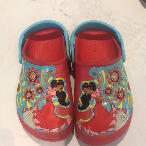 Elana of Avalor Crocs - Picture 2 of 5